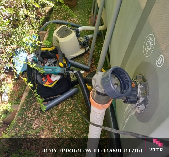 עבודות צנרת ותיקון אביזרים בבריכת אינטקס עילית